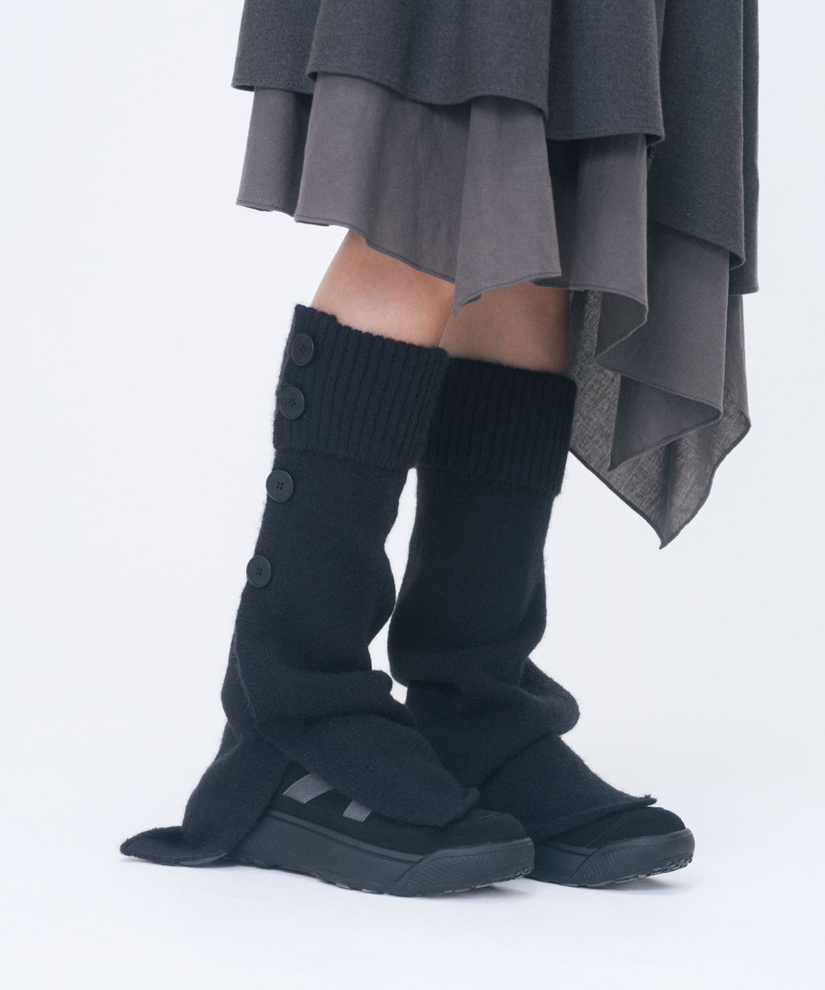 미세키서울(MISEKI SEOUL) Button loop leg warmer BLACK