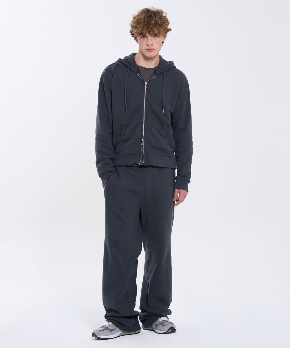 필프(PEALP) DISTRESSED WASHED SWEATPANTS 70 (CHARCOAL)