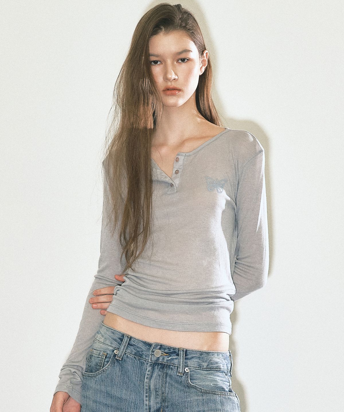 닉앤니콜(NICK&NICOLE) BUTTERFLY HENLEYNECK SLEEVE TOP_GRAY