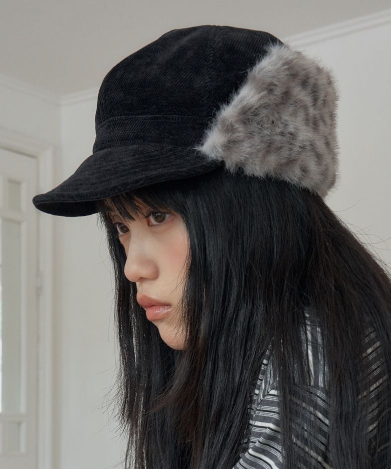 FUR EARFLAP CAP IN FLECK BLACK