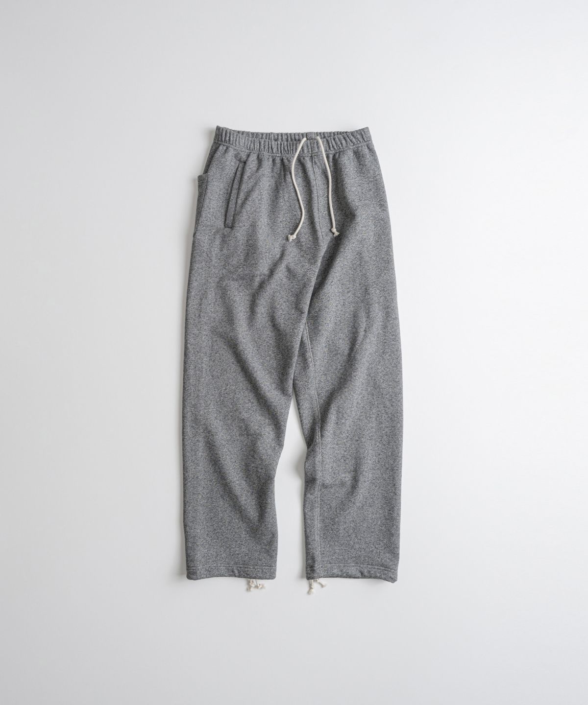 비헤비어(BEHEAVYER) CLASSIC SEAMLESS SWEAT PANTS salt&pepper