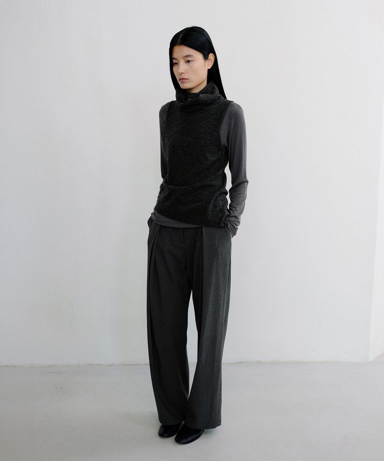 RELAXED DOUBLE TUCK WIDE PANTS [CHARCOAL]
