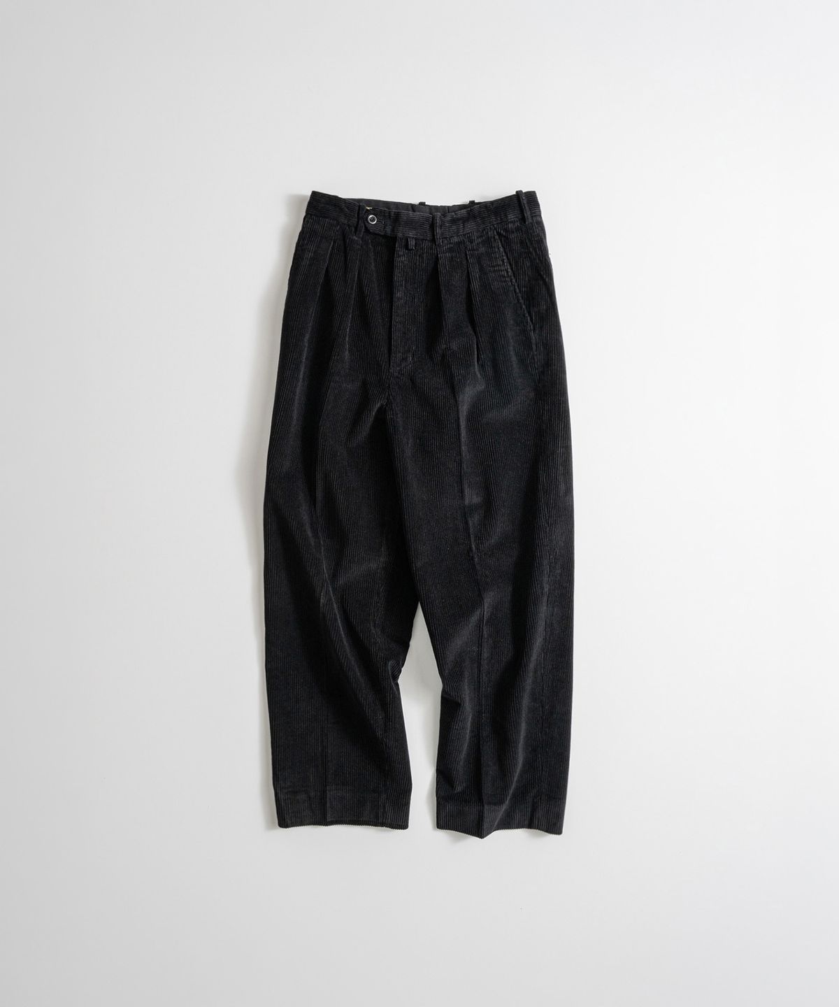 비헤비어(BEHEAVYER) WASHED CORDUROY OFFICER TROUSERS black