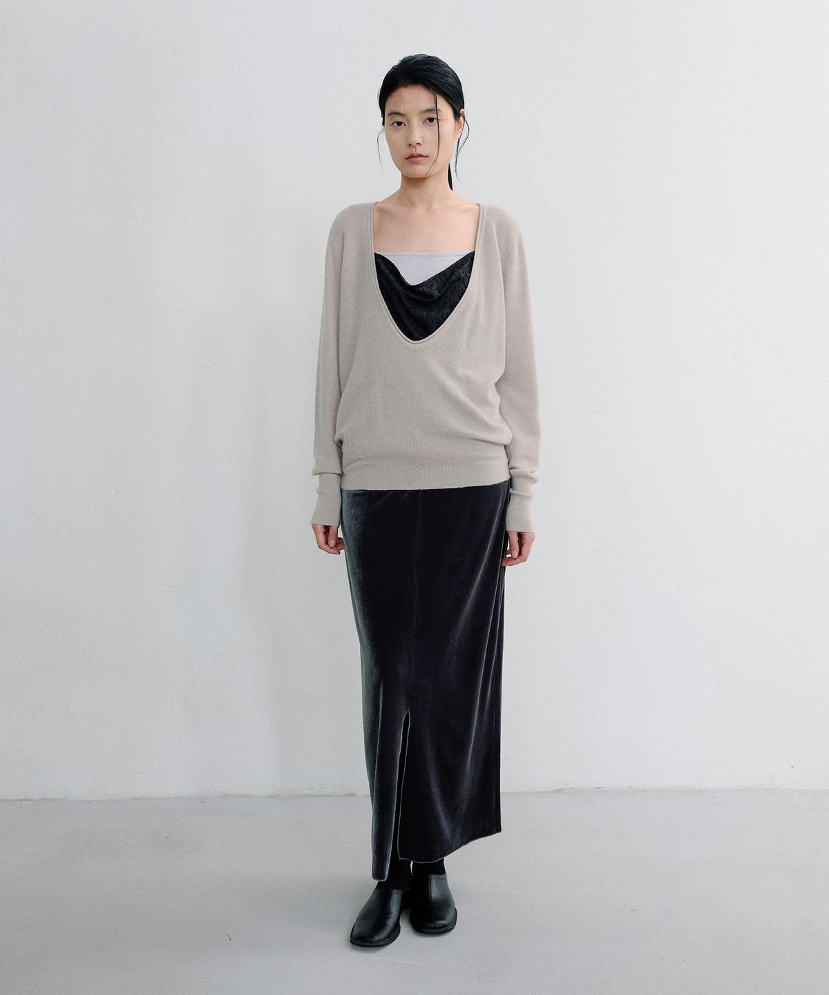 로우타이드(LOW TIDE) SOFT VELOUR MAXI SKIRT [DARK GREY]