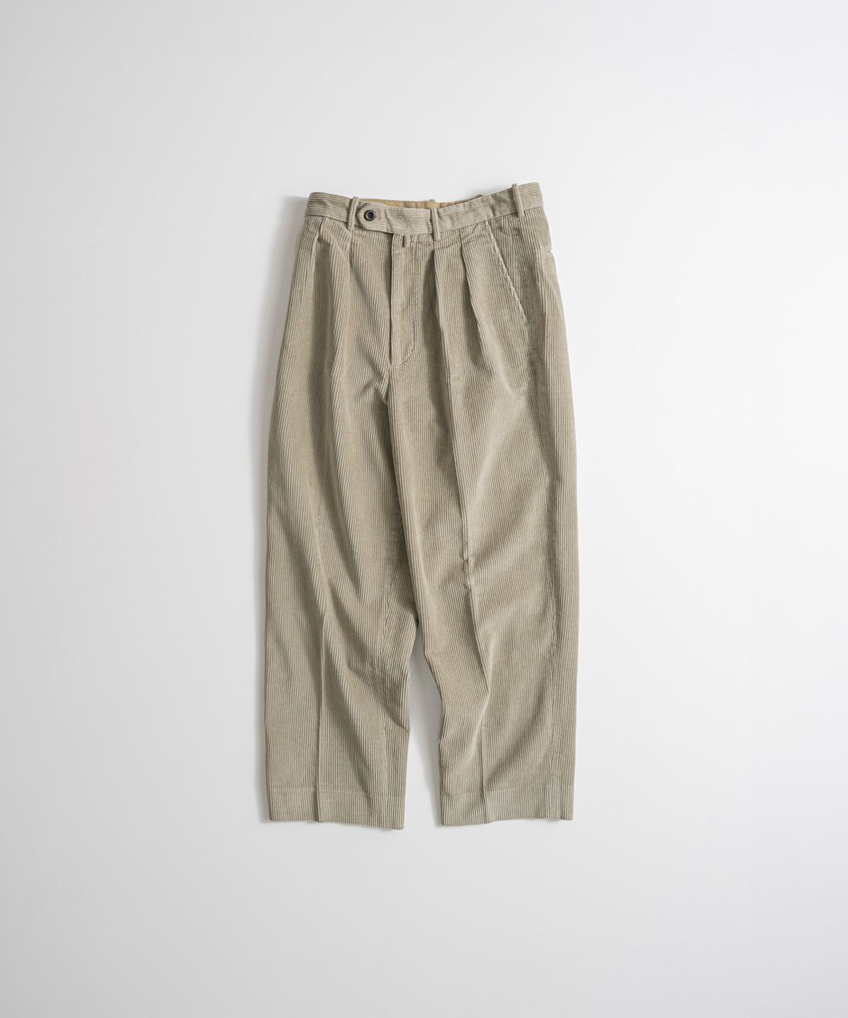 비헤비어(BEHEAVYER) WASHED CORDUROY OFFICER TROUSERS almond