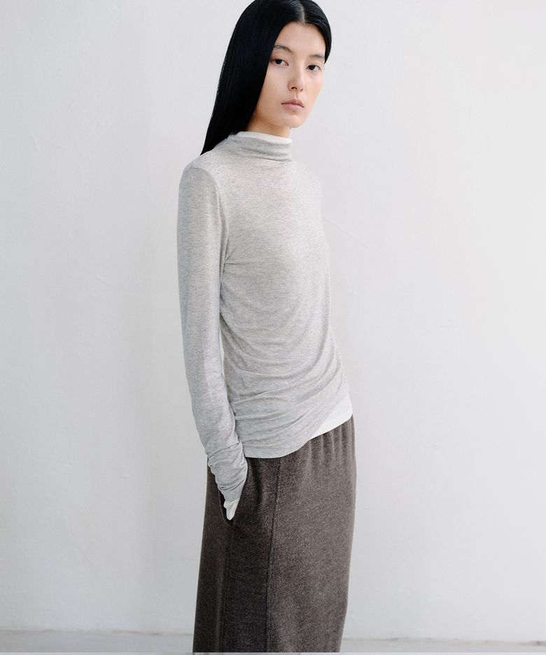 WOOL MOCK NECK CURVED T-SHIRT [GREY]