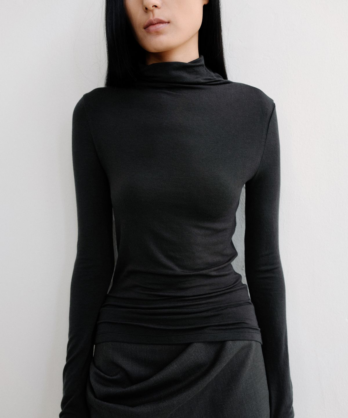 로우타이드(LOW TIDE) HIGH NECK STITCH TOP [BLACK]