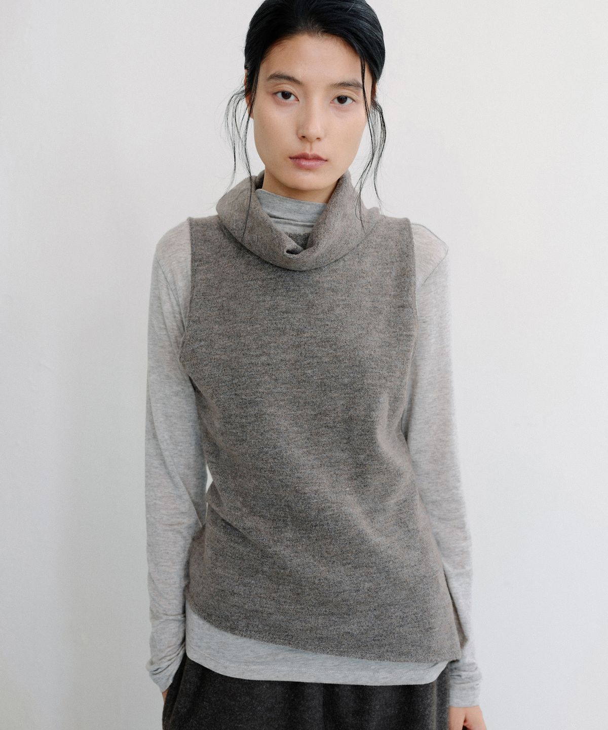 로우타이드(LOW TIDE) DRAPE COWL KNIT VEST [MOCHA]