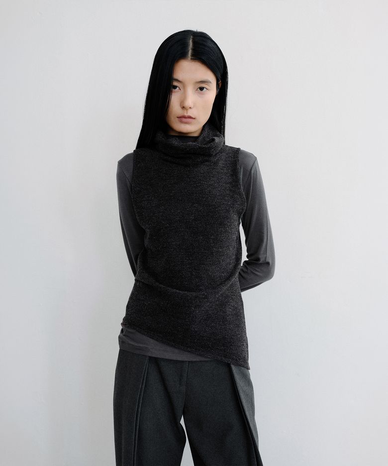 DRAPE COWL KNIT VEST [CHARCOAL]