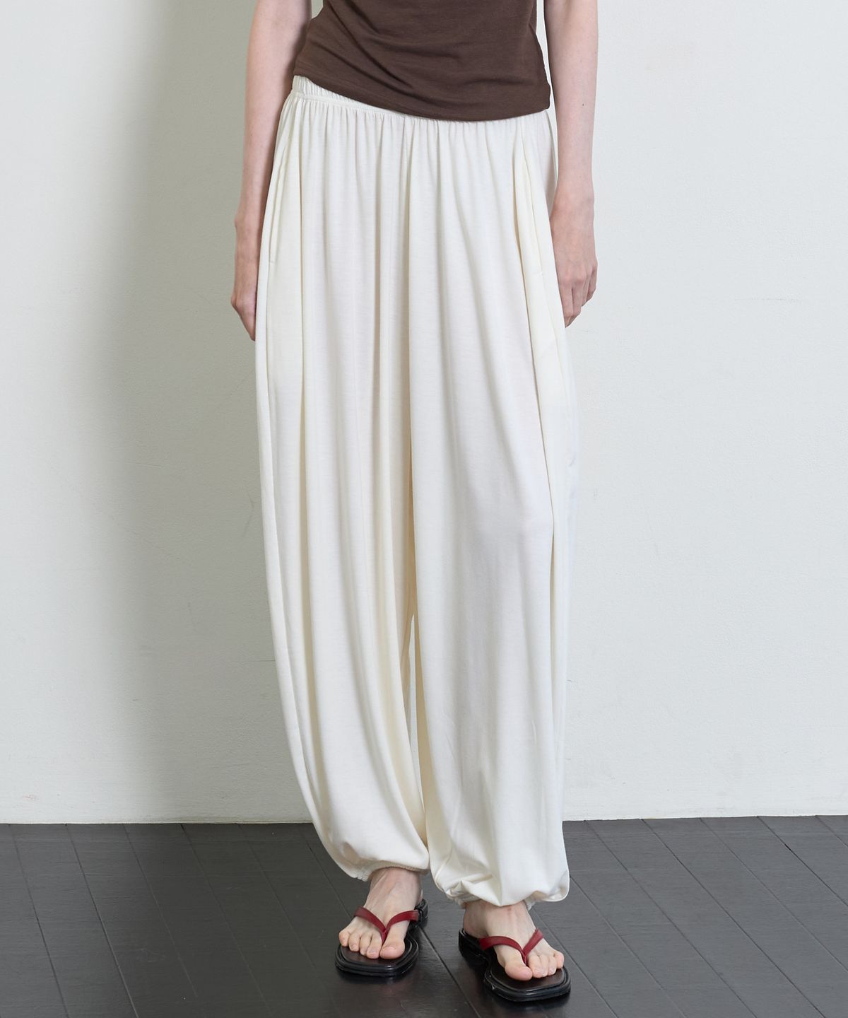 누베르(NUVERE) Free Harem Pants Ivory