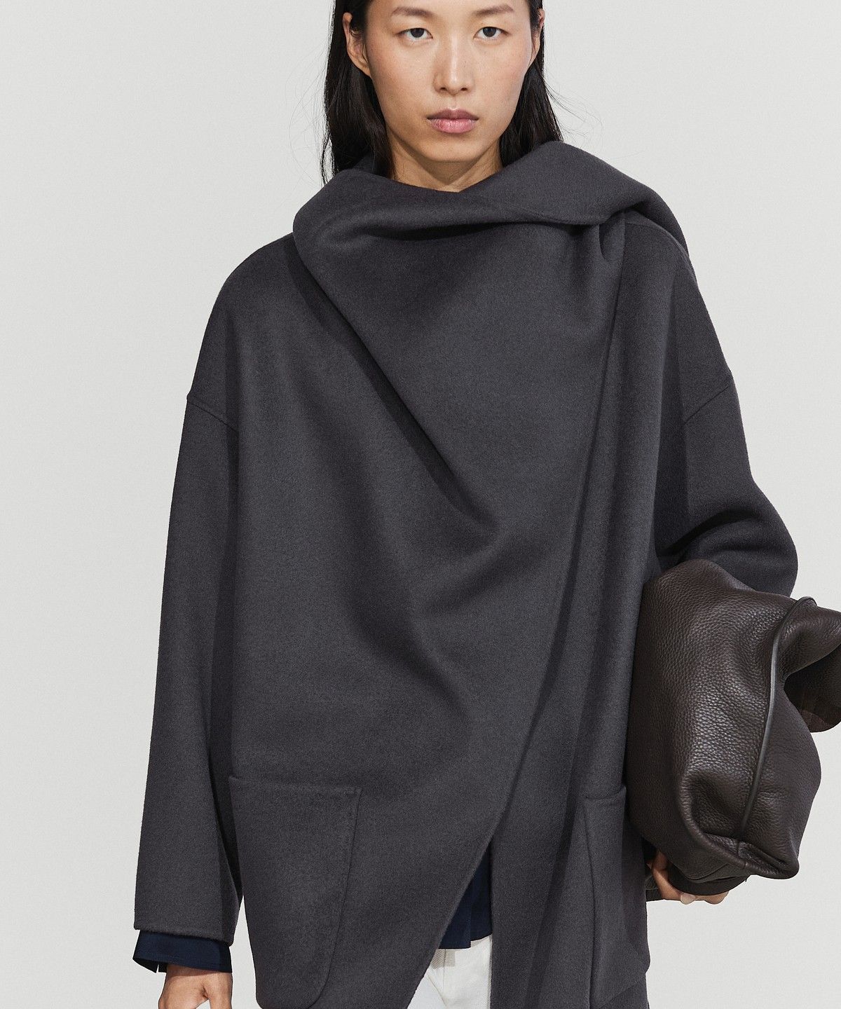 마시모두띠(MASSIMO DUTTI) 스카프 디테일 미디 코트