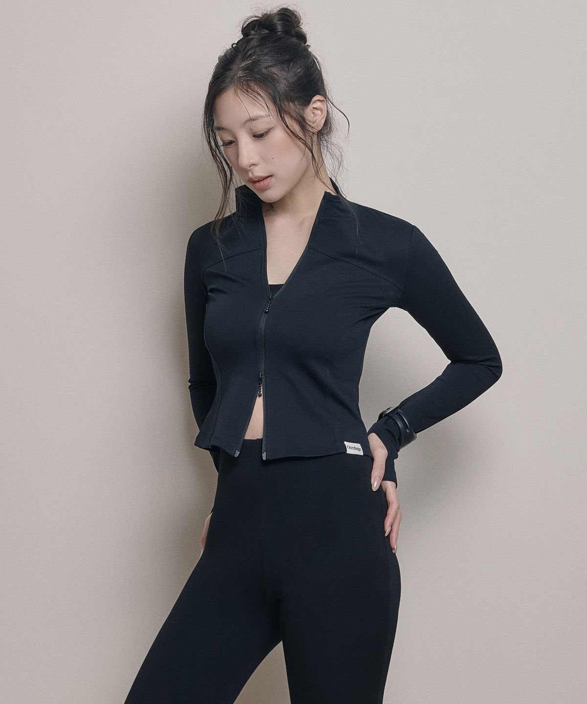아워쉐입(OURRSHAPE) Relaxed Slim Zip-Up - Black