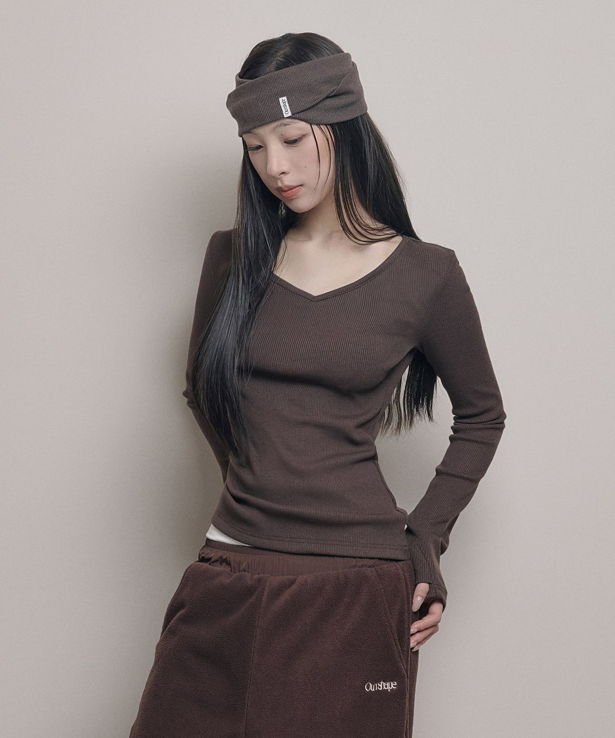 아워쉐입(OURRSHAPE) Slim Shape V Neck Longsleeve - Coffee Brown