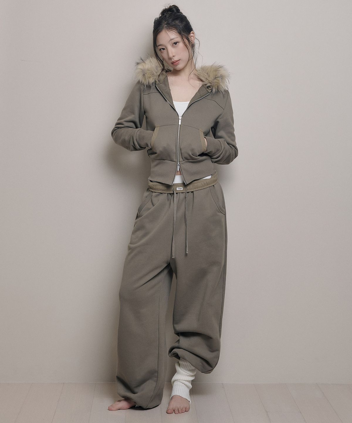 아워쉐입(OURRSHAPE) Woven Waist Sweat Pants - Khaki Brown