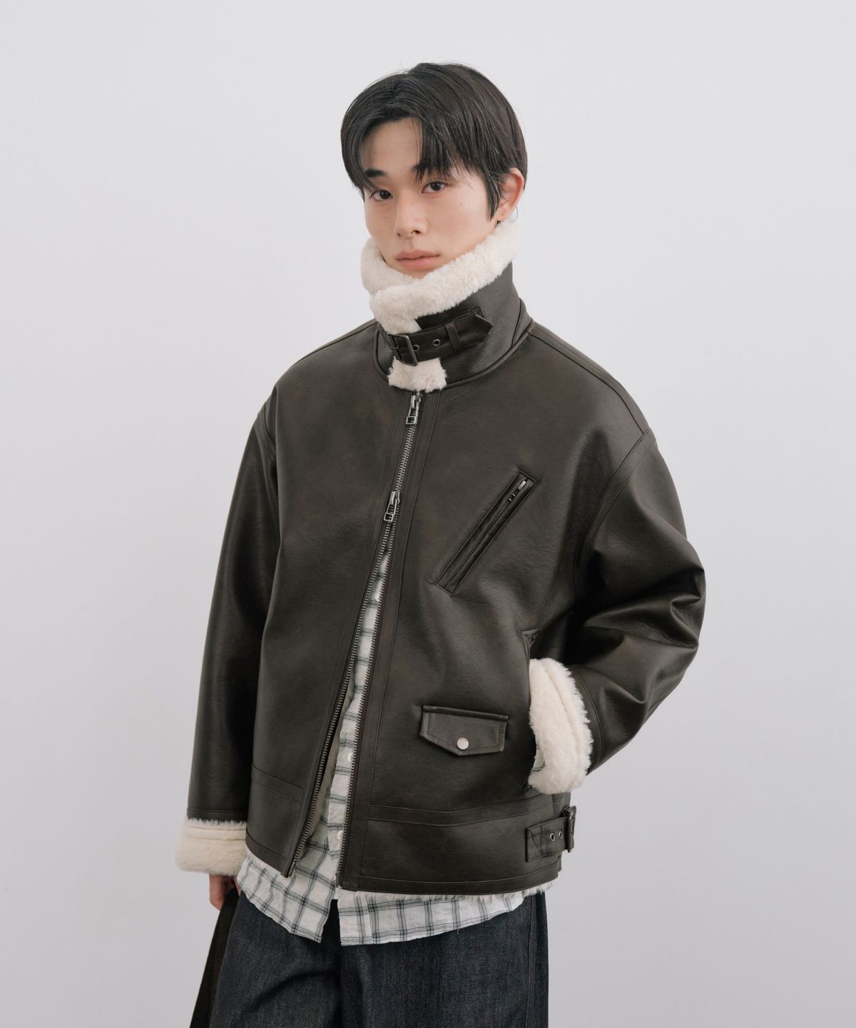 키뮤어(KIIMUIR) 빈티지 레더 크롭 무스탕_브라운