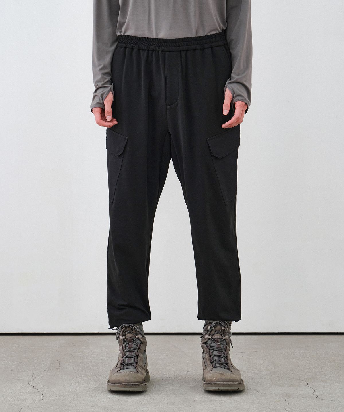 힐리먼트(HELEMENT) 웨이딩 테크 조거 팬츠 (BLACK)