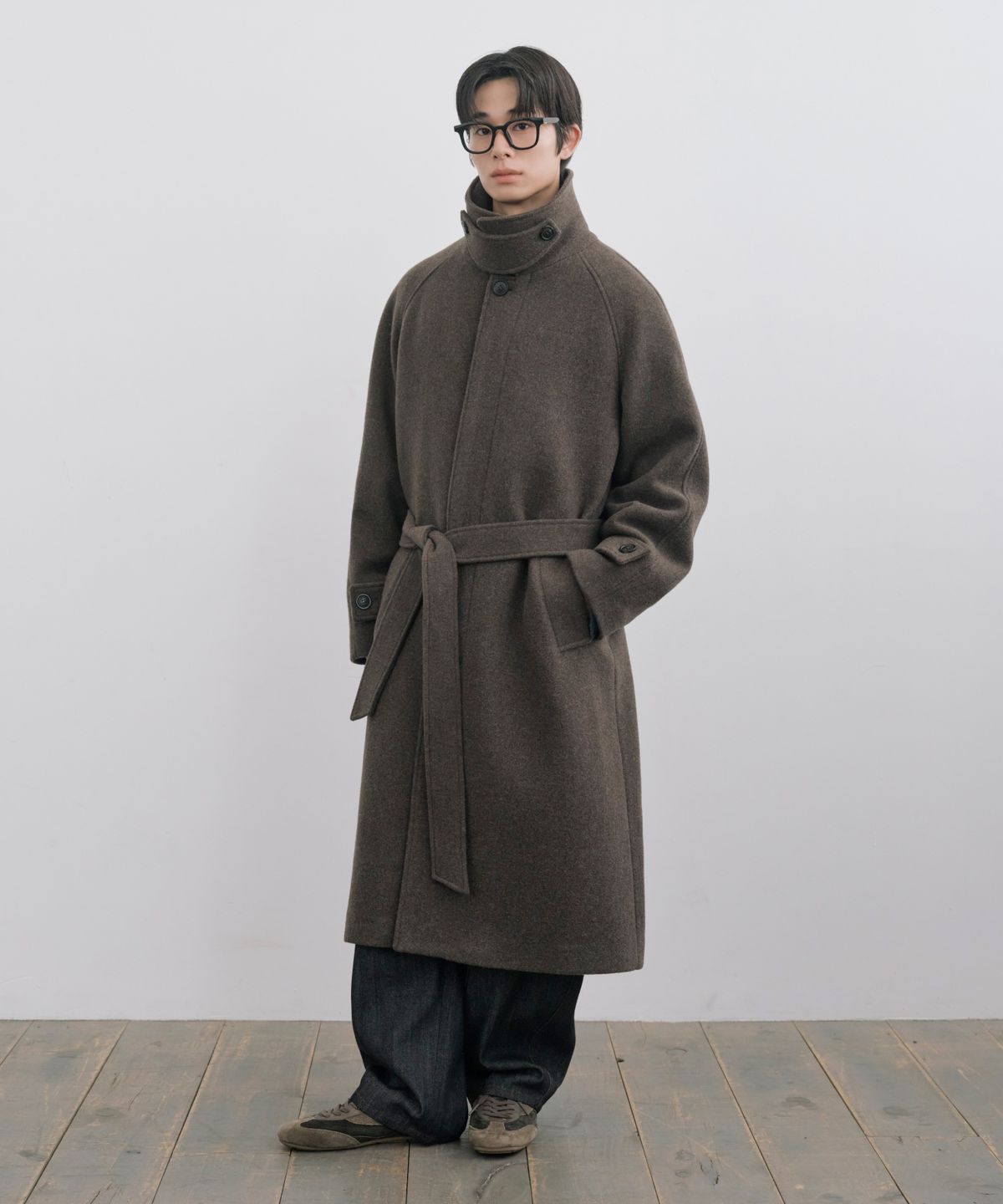 키뮤어(KIIMUIR) [Drape Wool] 캐시미어블렌드 세미오버핏 발마칸 로브코트_브라운