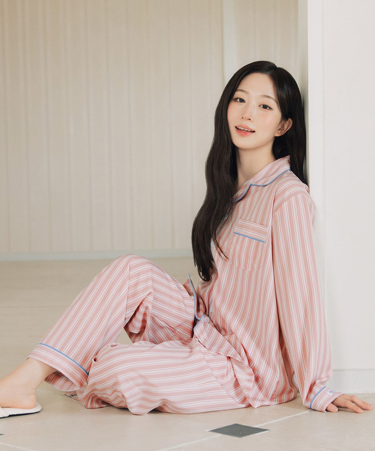 도씨(DOSSY) 실크핏 달리아 긴팔 커플 잠옷 세트