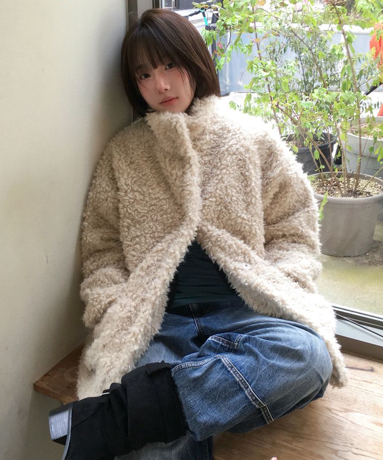 (우먼) 헤어리 퍼 패디드 자켓_아이보리