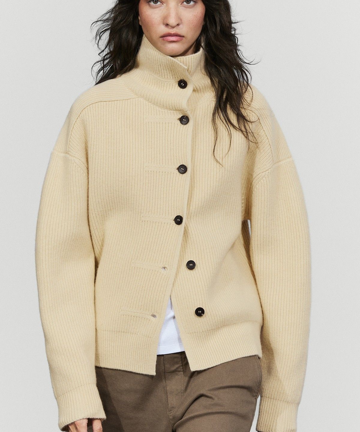 마시모두띠(MASSIMO DUTTI) 버튼 디테일 100% 울 니트 가디건