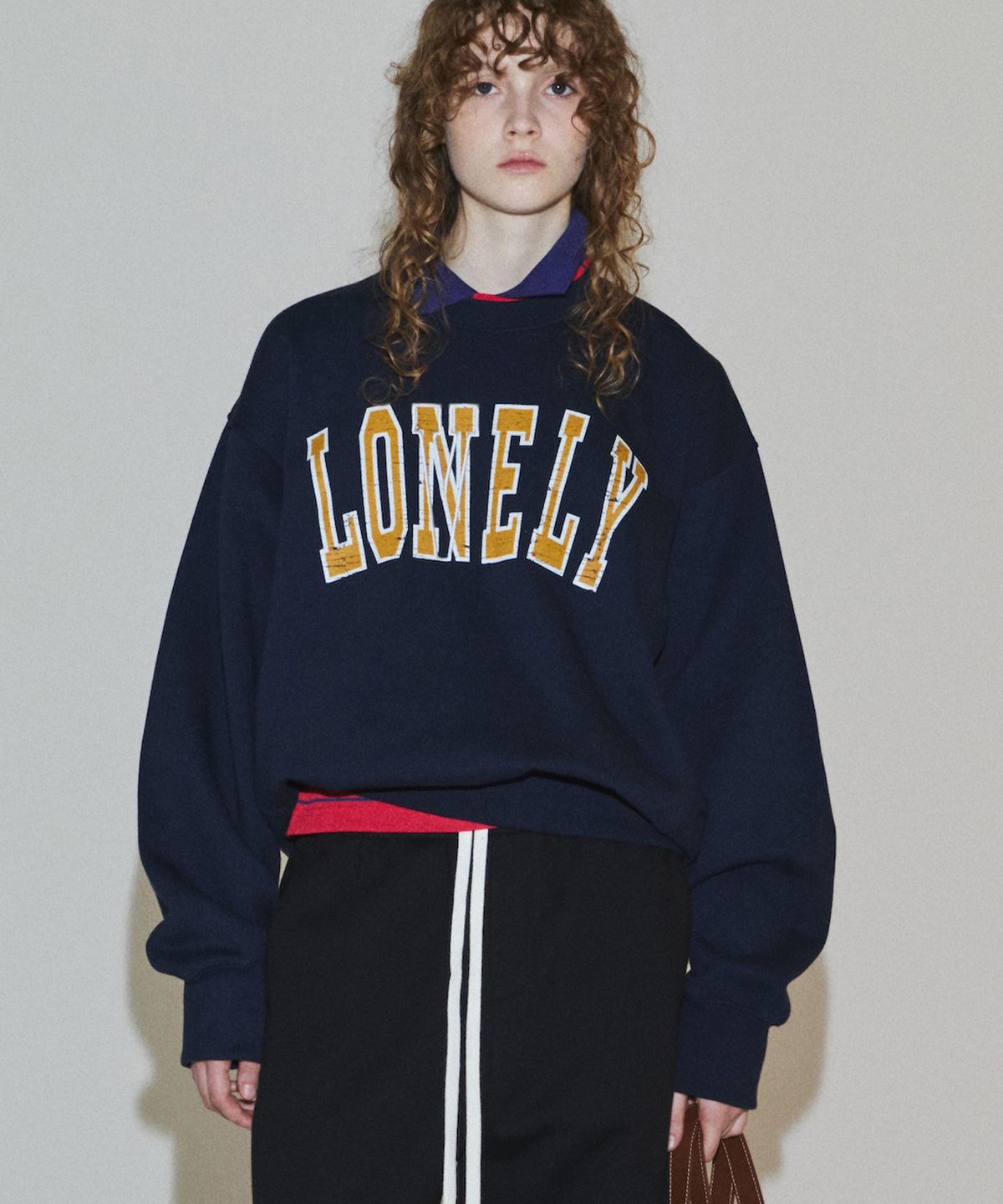 노앙(NOHANT) LONELY/LOVELY CRACK SWEATSHIRT NAVY