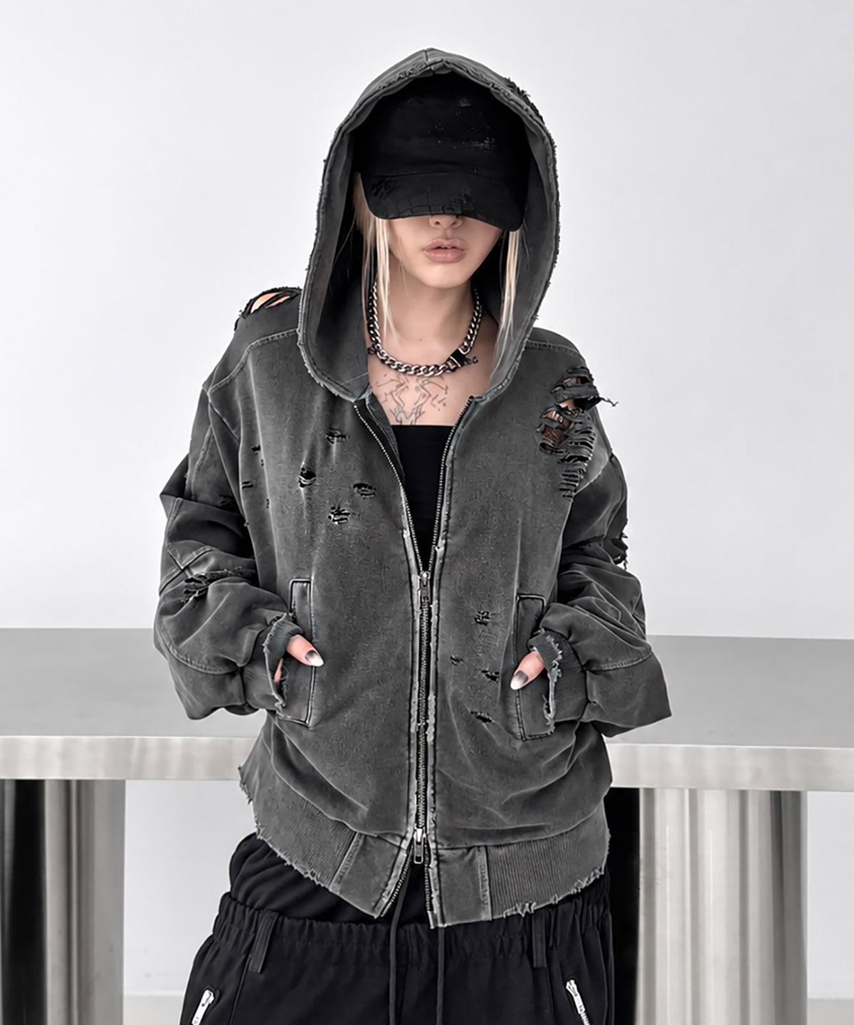 로어링라드(ROARINGRAD) W.데미지 크롭 후드 집업 블랙