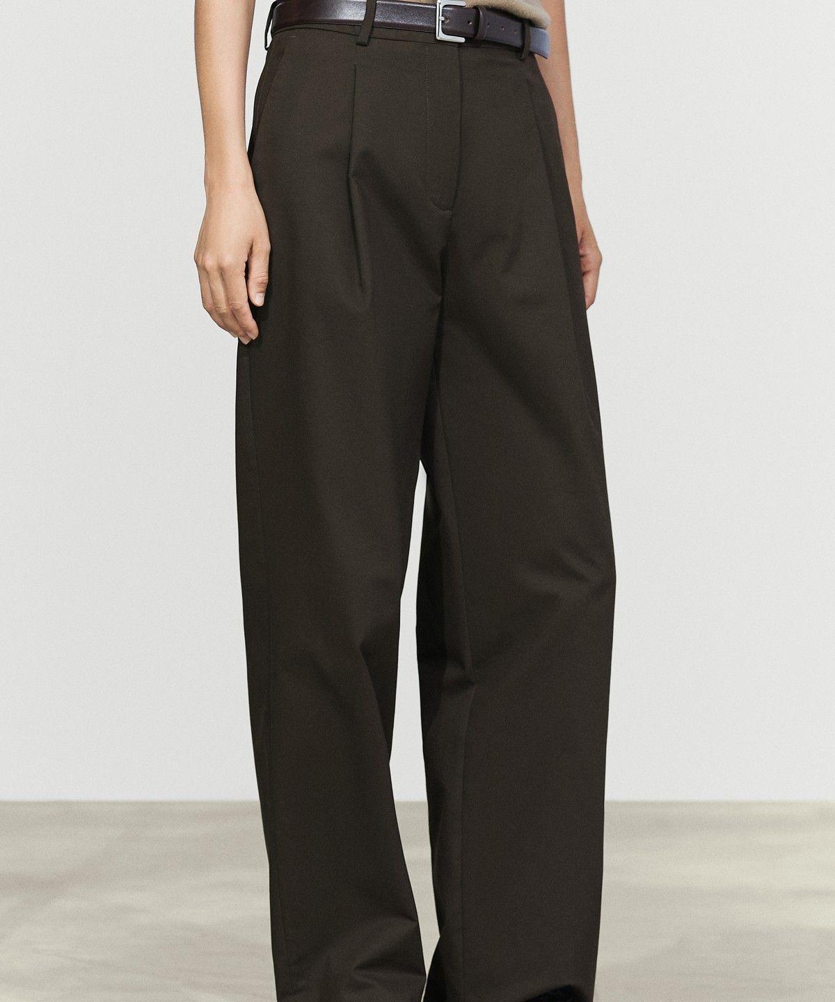 마시모두띠(MASSIMO DUTTI) 코튼 혼방 플리츠 팬츠