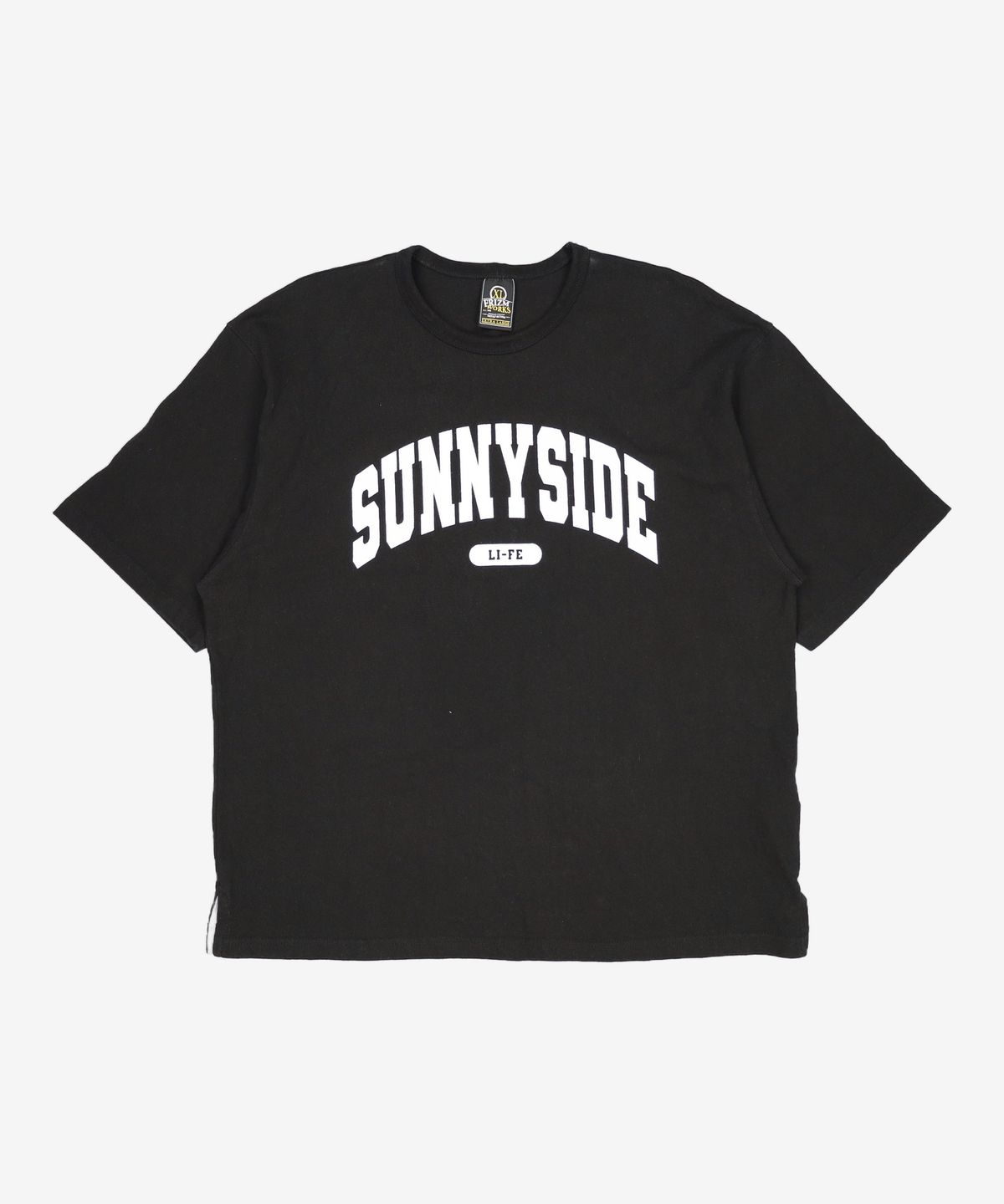 프리즘웍스(FRIZMWORKS) SUNNYSIDE LOGO TEE _ BLACK XL