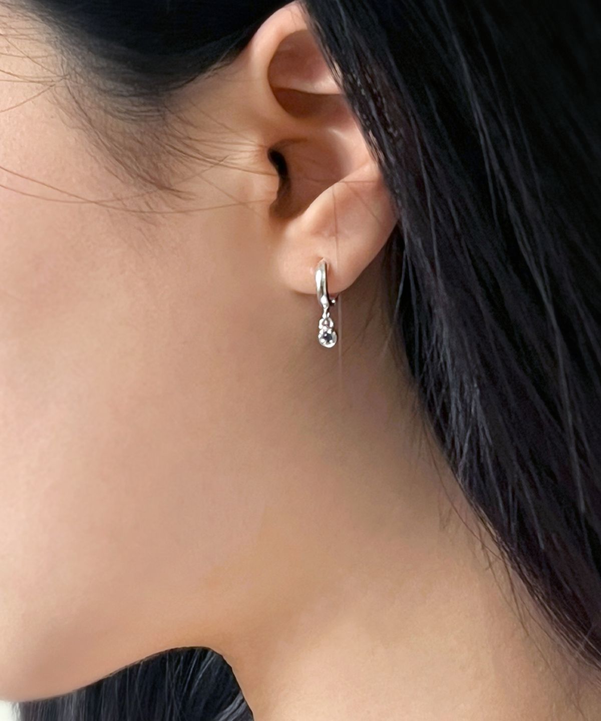 너울(NEOUL) Pebble Earring - London blue topaz