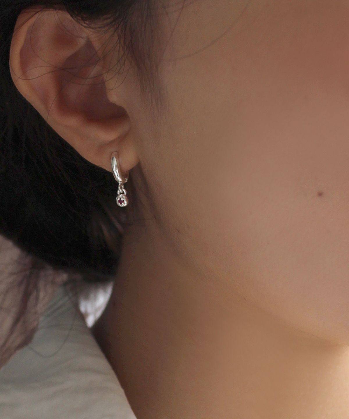 너울(NEOUL) Pebble Earring - Ruby