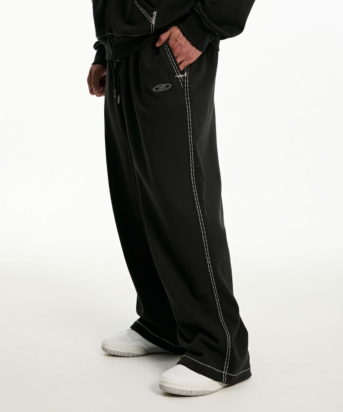 본투윈(BORN TO WIN) CHROME B BOLD LINE SWEAT PANTS [WASHED BLACK]