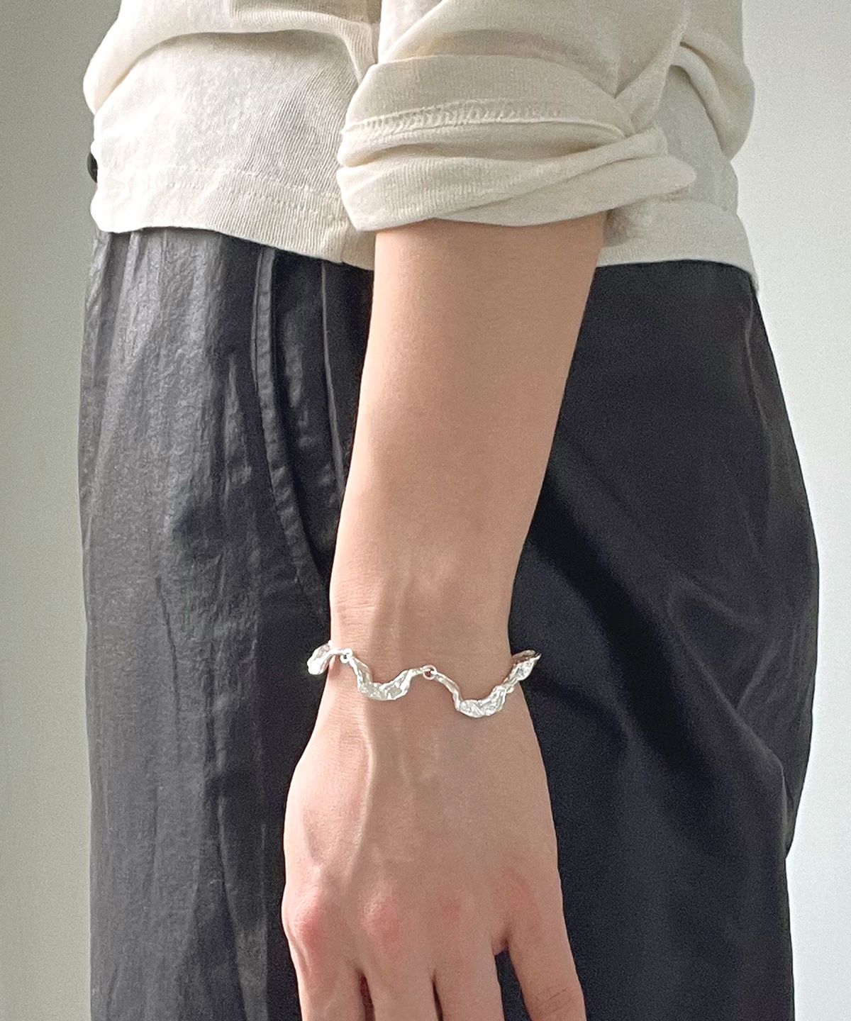 너울(NEOUL) Flow Bracelet
