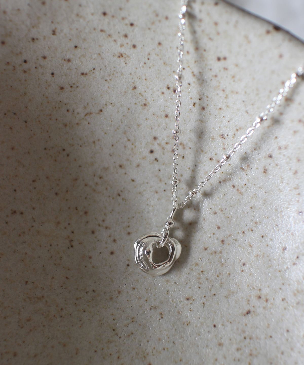 너울(NEOUL) Tide Loop Necklace