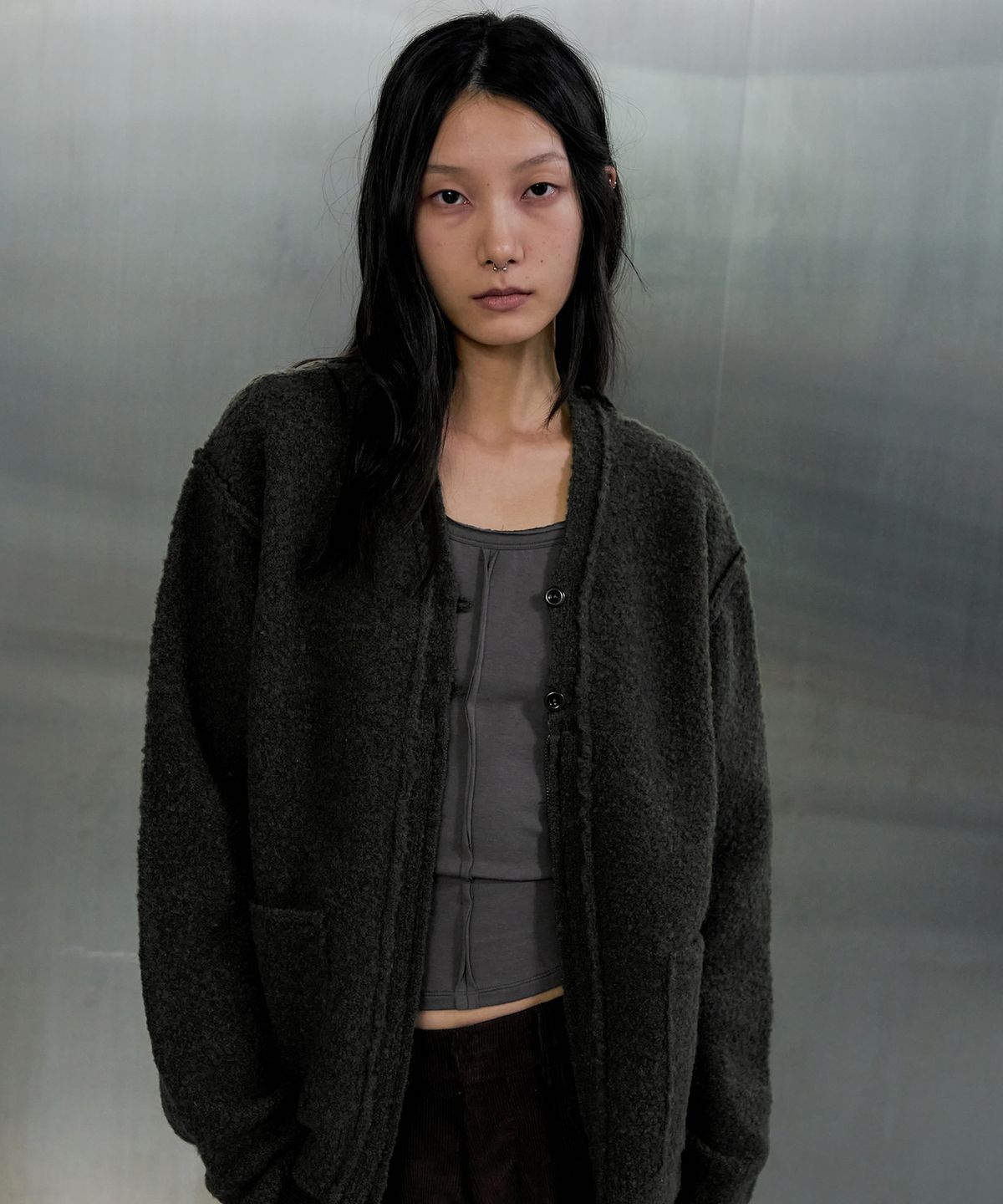오데스(ORDES) REVERSED BUTTON-ZIP CARDIGAN - KHAKI