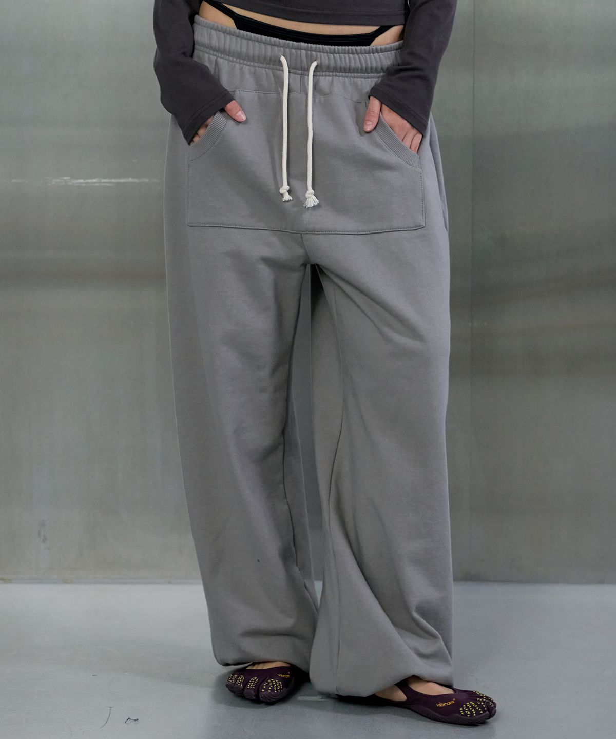 오데스(ORDES) FRONT POUCH POCKET SWEAT PANTS - GREY