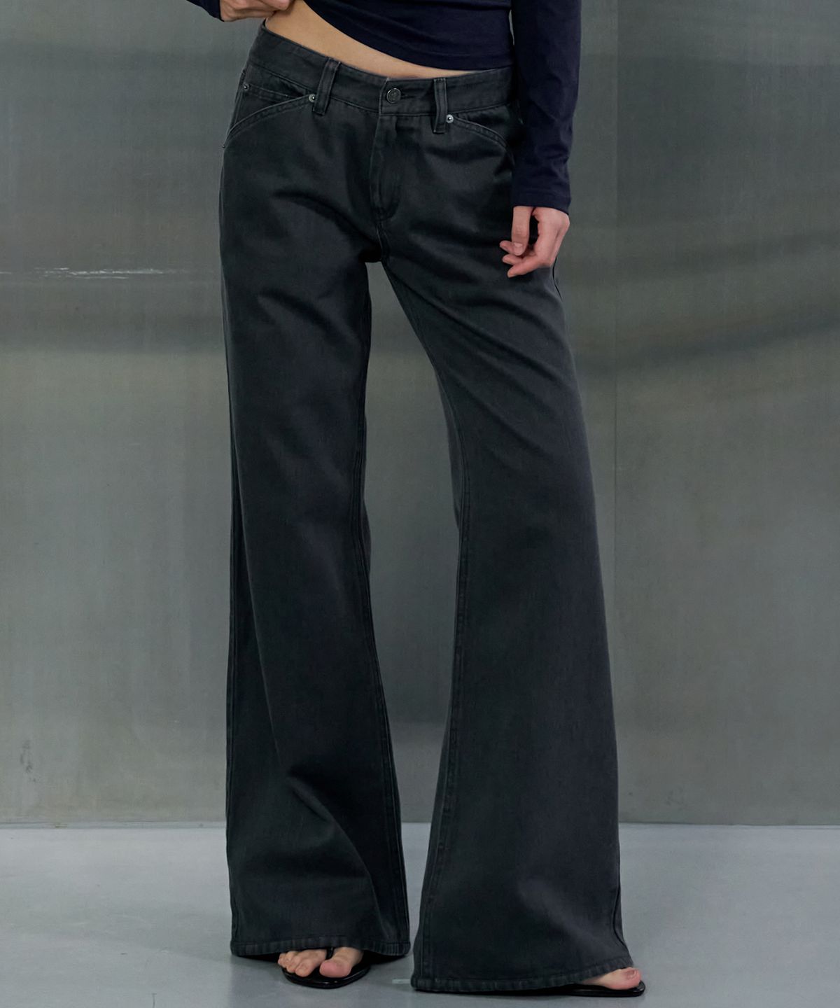 오데스(ORDES) WASHED COTTON BOOT CUT PANTS - CHARCOAL