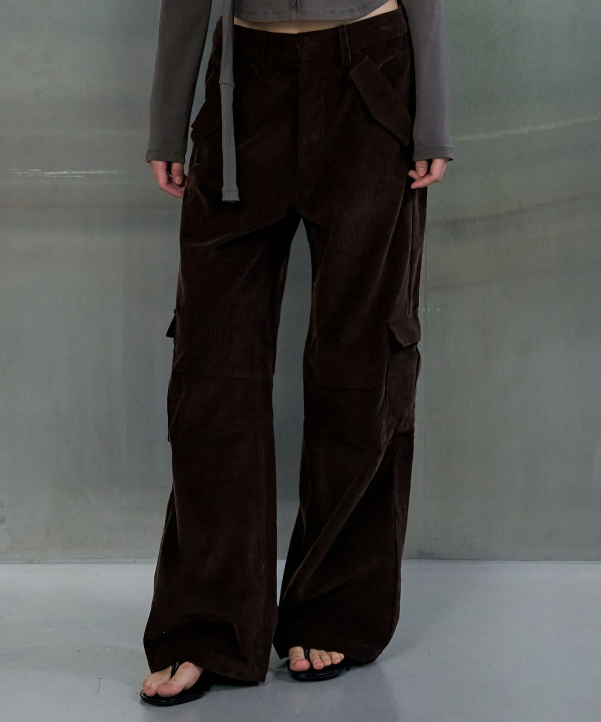 오데스(ORDES) CORDUROY SEMI WIDE CARGO PANTS - BROWN