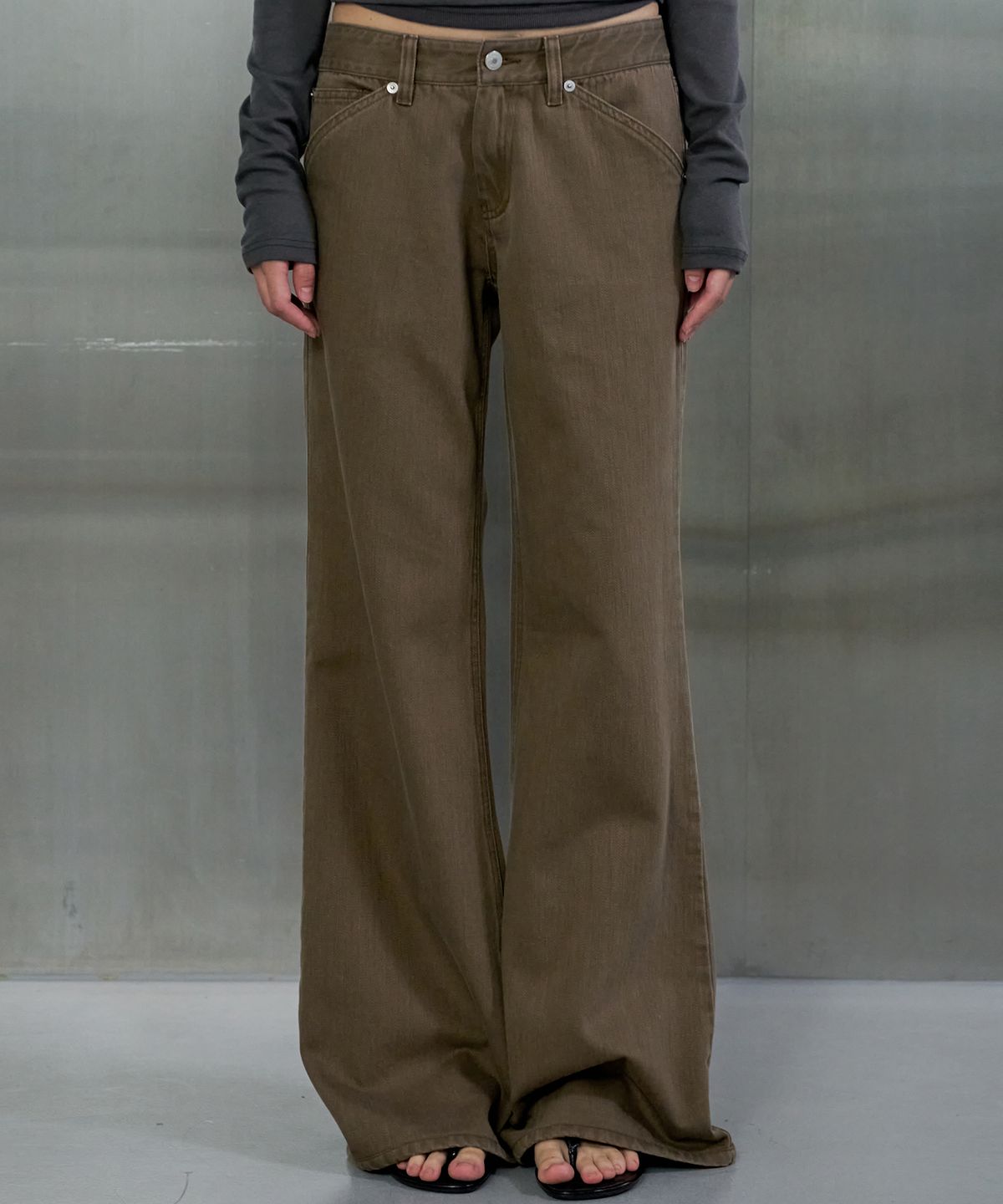 오데스(ORDES) WASHED COTTON BOOT CUT PANTS - BROWN