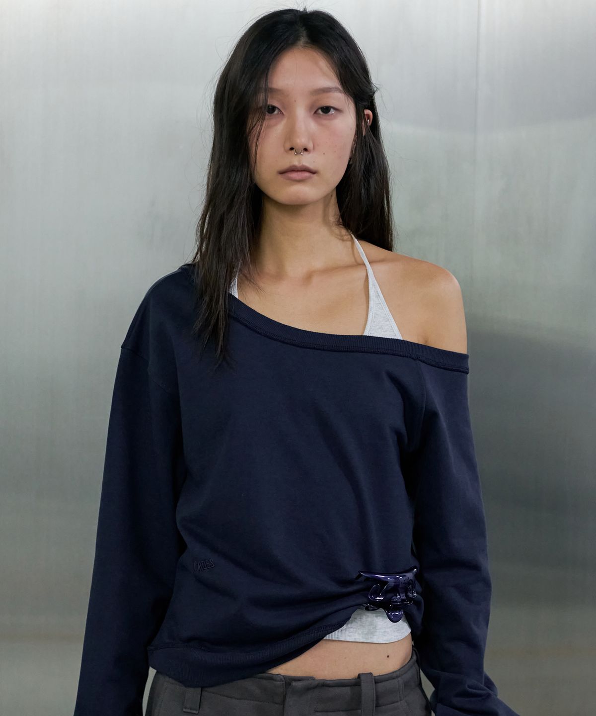 오데스(ORDES) CUT OFF ASYM SWEAT SHIRT - NAVY