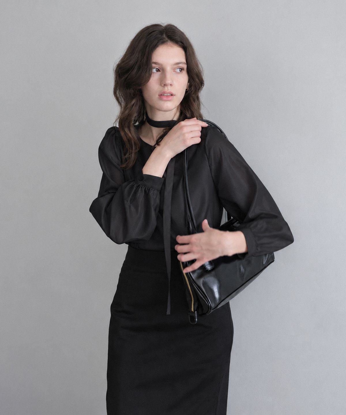 르나브(LENAV) Tou round blouse (black)
