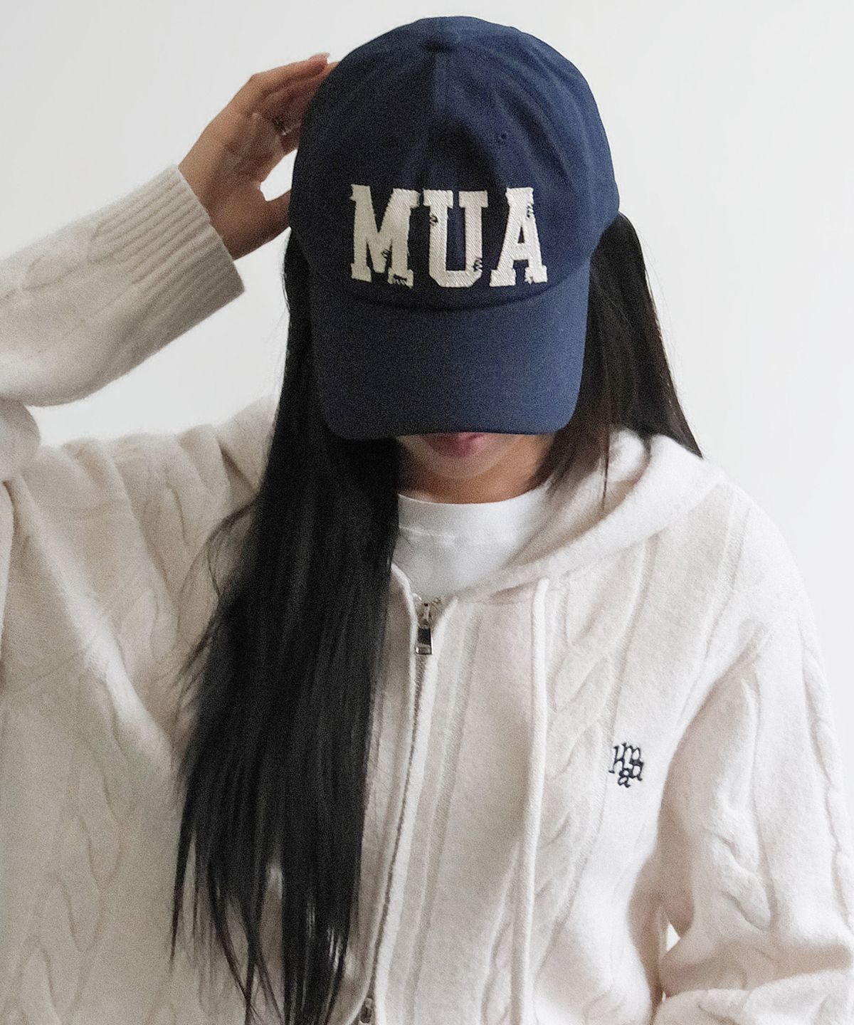 무아무아(MUAHMUAH) 아치 로고 포인트 볼캡 [네이비]