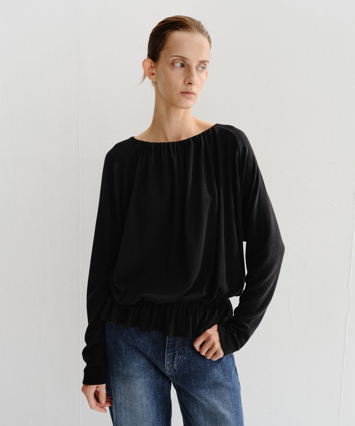 이아(EAAH) WOOL SHIRRING BANDING TOP (BLACK)