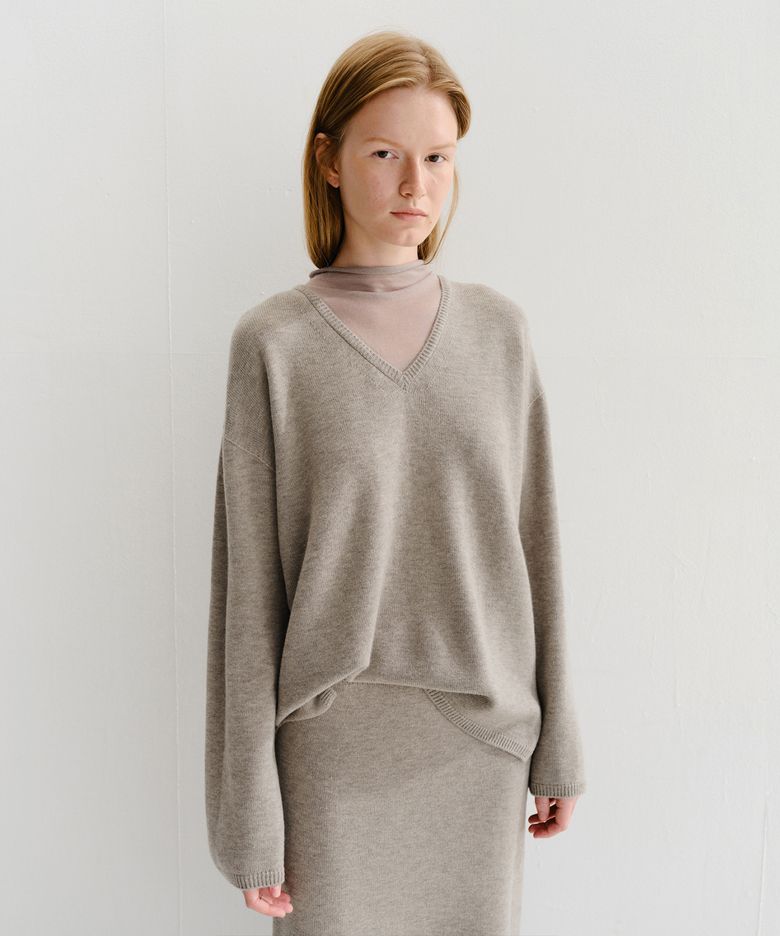 ENRI LAYERED V NECK KNIT TOP (TAUPE)