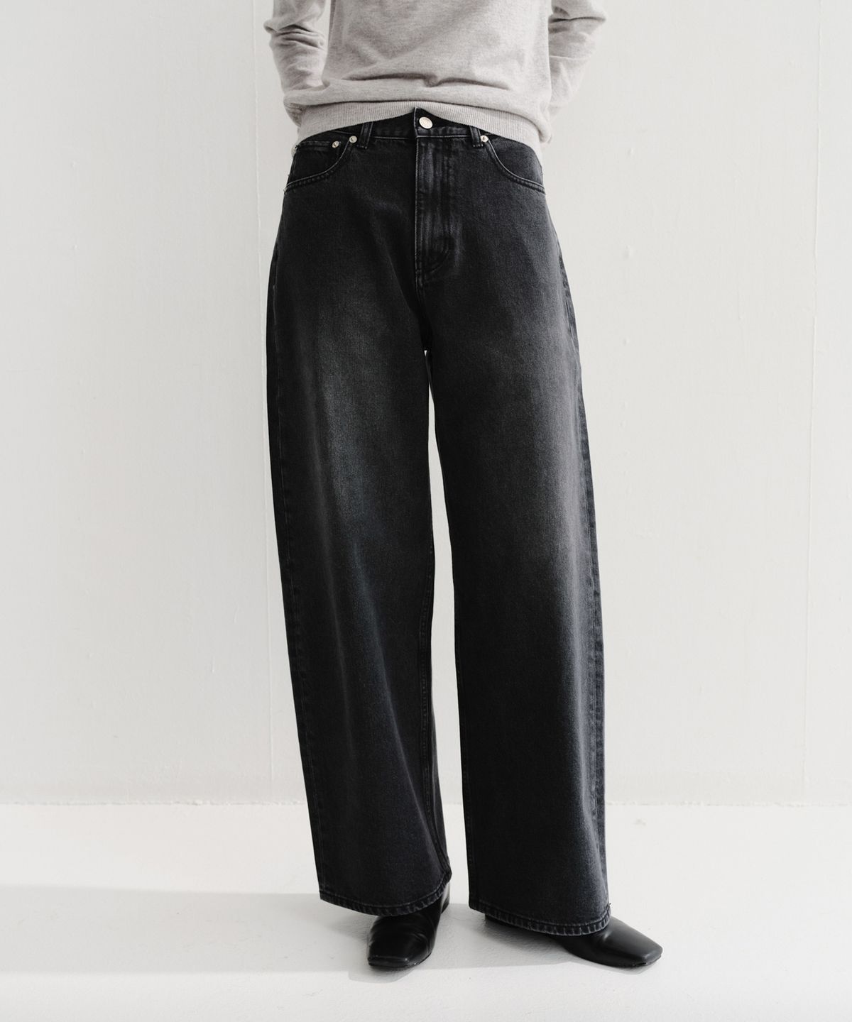 이아(EAAH) WIDE BARREL DENIM PANTS (FADED BLACK)