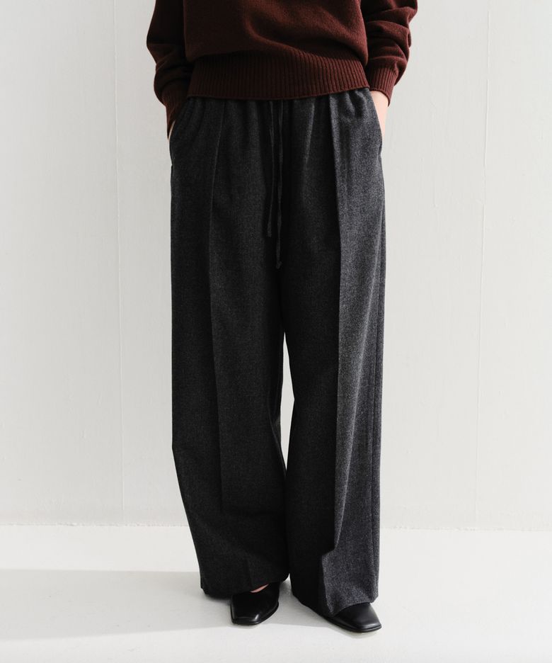 LOE BANDING TUCK PANTS (CHARCOAL)