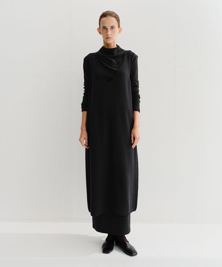 ENRI WOOL V NECK KNIT DRESS (BLACK)