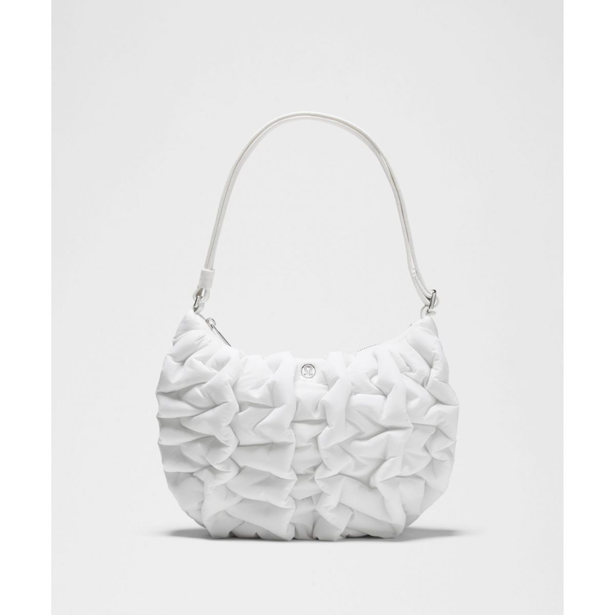 룰루레몬(LULULEMON) 퀼티 퍼프 크로스바디 백 4.7L  WHT SLVR