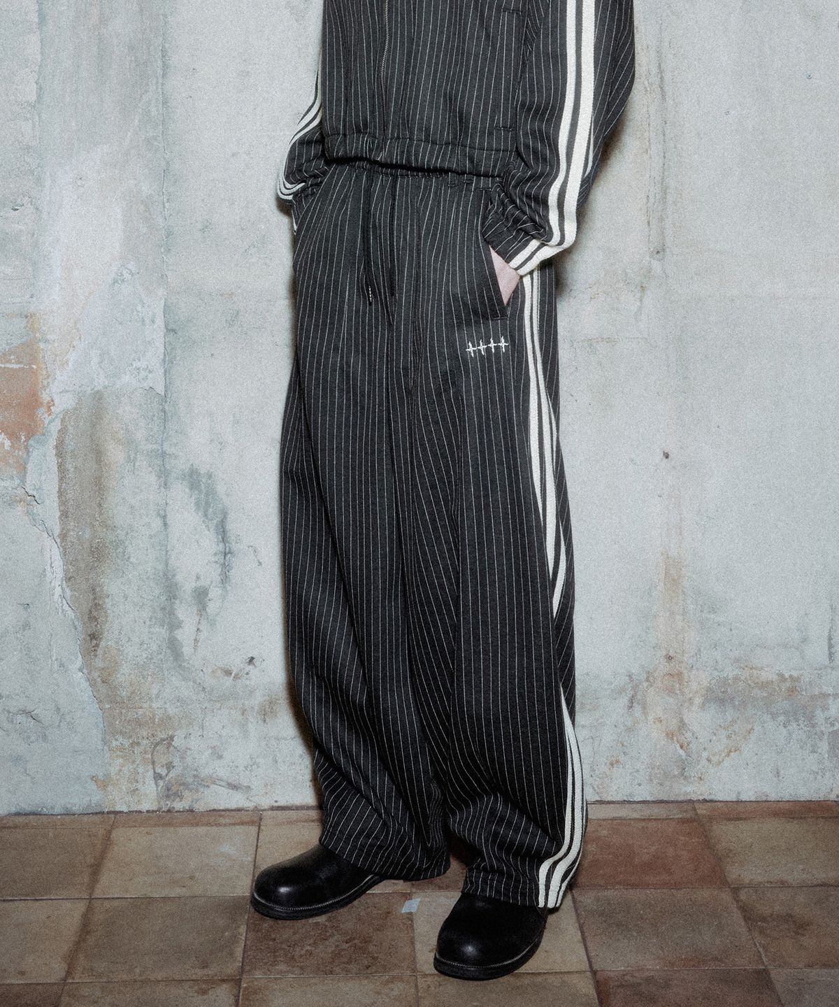 낫포너드(NOT4NERD) Stripe Balloon Track Pants - Black