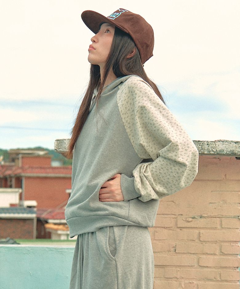 W FLORAL COLOR BLOCK HOOD [GRAY]
