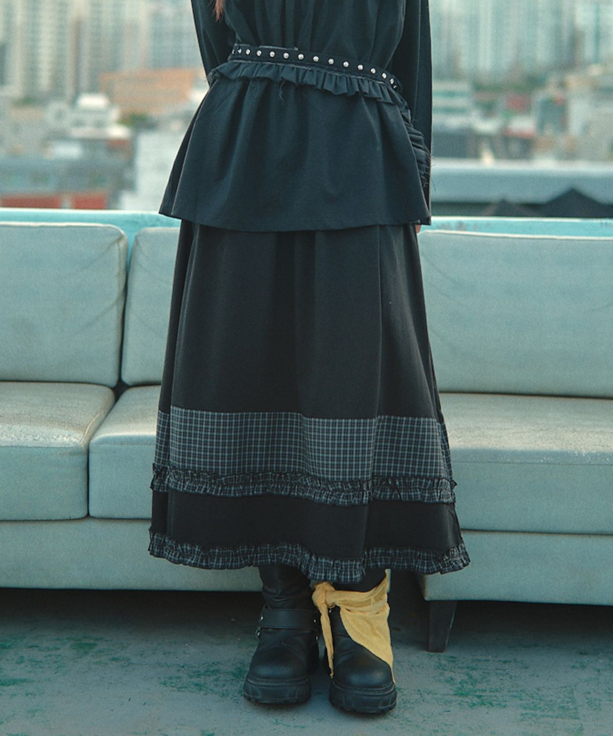 꼬모니노즈(COMONINOZ) W TIERED CHECK SKIRT [BLACK]